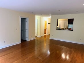11 Cheriton Rd, Unit 107 in Boston, MA - Foto de edificio - Building Photo
