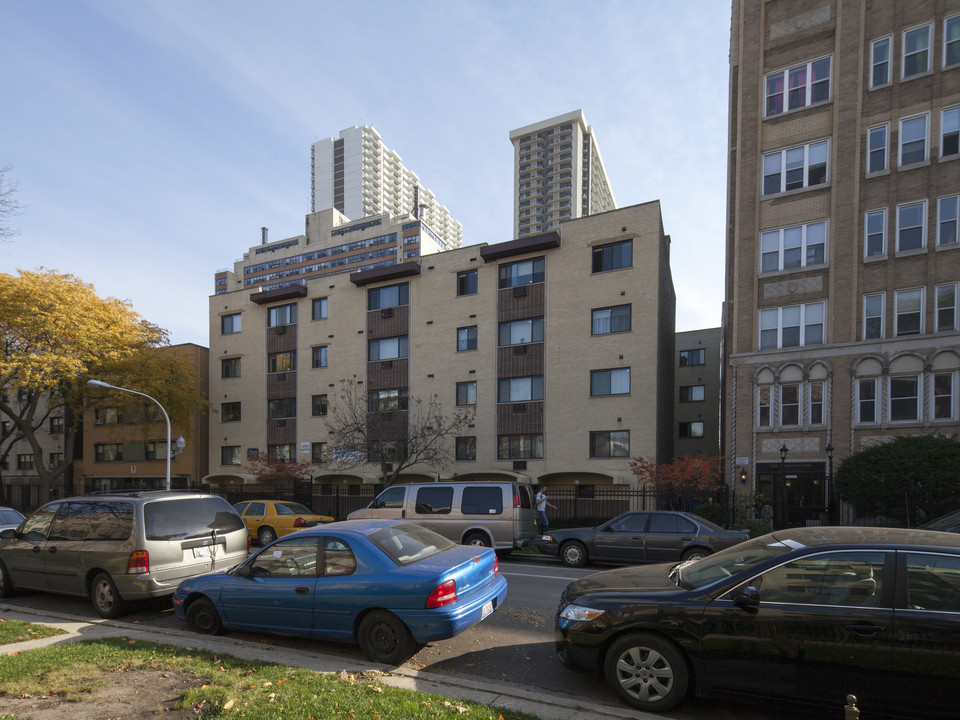 The Colony in Chicago, IL - Building Photo