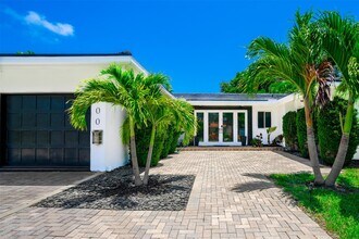 600 Middle River Dr in Fort Lauderdale, FL - Building Photo - Building Photo