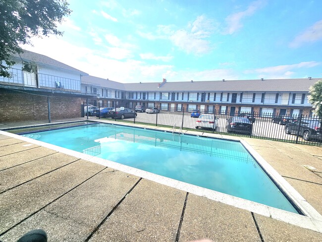 Cambridge West Apartments in Baton Rouge, LA - Foto de edificio - Building Photo