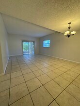 10022 Hammocks Blvd in Miami, FL - Building Photo - Building Photo