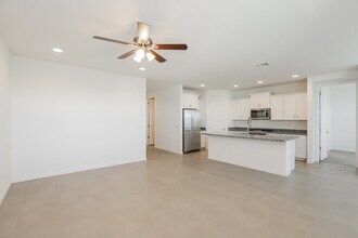 10922 S 56th Ln in Phoenix, AZ - Building Photo - Building Photo