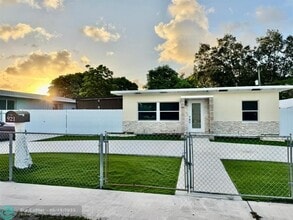 921 Fisherman St in Opa Locka, FL - Building Photo - Building Photo