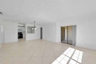 12244 Royal Palm Blvd in Coral Springs, FL - Building Photo - Building Photo