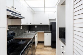 10500 SW 108th Ave in Miami, FL - Foto de edificio - Building Photo