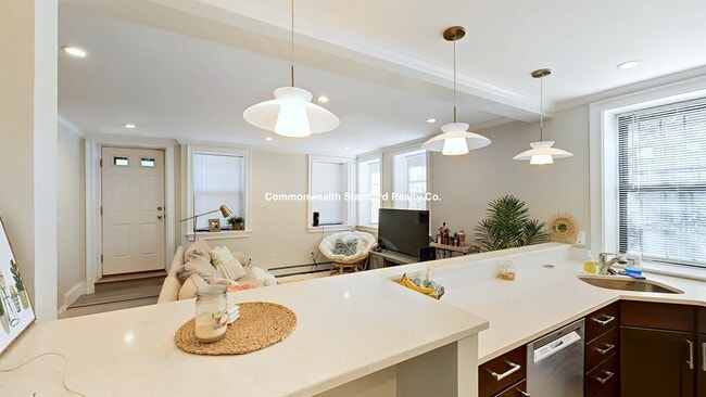 31 Glenville Ave, Unit 1 in Boston, MA - Building Photo - Building Photo