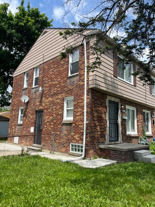 19044 W Chicago St in Detroit, MI - Building Photo