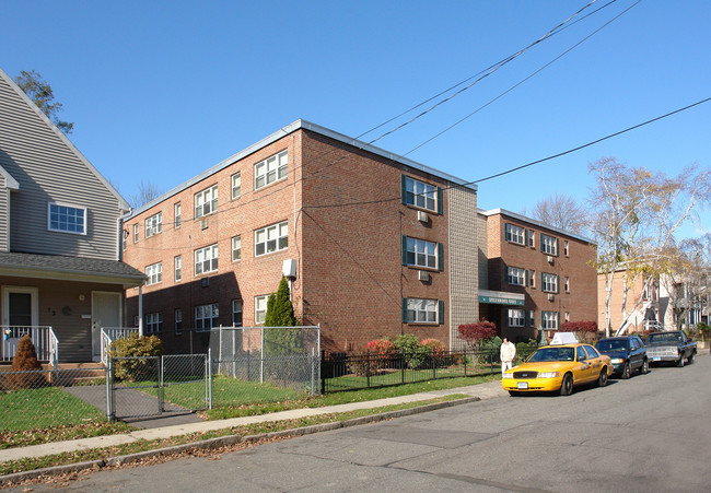 Greenwood Oaks in Hartford, CT - Foto de edificio - Building Photo