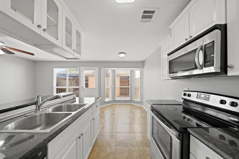 13447 Castilian Dr in Houston, TX - Building Photo