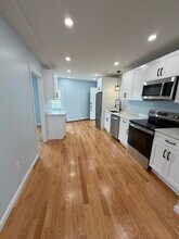 57 Oak Island St in Revere, MA - Foto de edificio - Building Photo