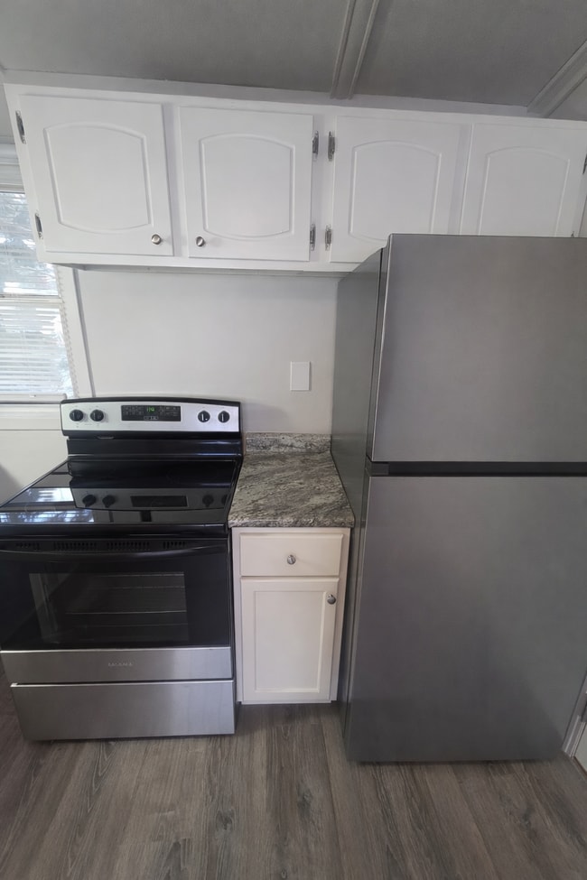 6003 Burns St, Unit 4 in Schofield, WI - Foto de edificio - Building Photo