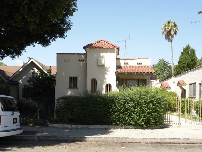 1141 Gordon St in Los Angeles, CA - Building Photo - Building Photo