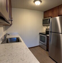 Pearl Plaza Apartments in Tacoma, WA - Building Photo - Building Photo