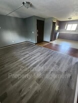 66 Whitney St in Auburn, ME - Building Photo