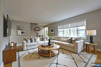 35-10 Linwood Rd in Fair Lawn, NJ - Building Photo - Building Photo