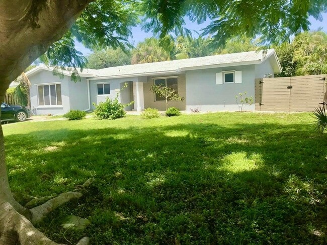 254 NW 6th Ave in Boca Raton, FL - Building Photo - Building Photo