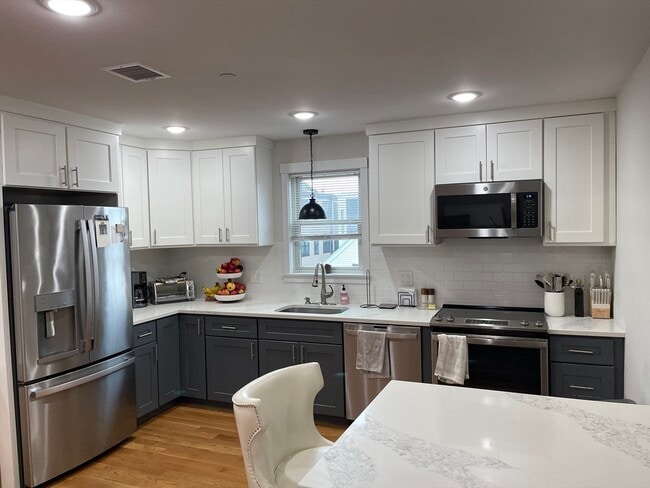 153 Bowen St, Unit 1 in Boston, MA - Building Photo - Building Photo