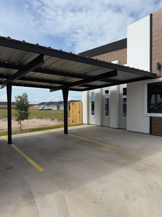 701 N Onyx Ave in Edinburg, TX - Building Photo