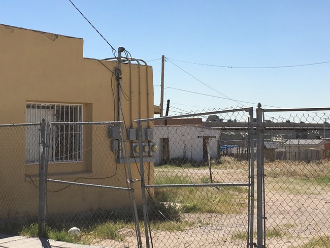 Triplex in Central Area in El Paso, TX - Foto de edificio - Building Photo