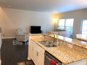 1913 Fleetwood Dr in Charlotte, NC - Building Photo - Building Photo