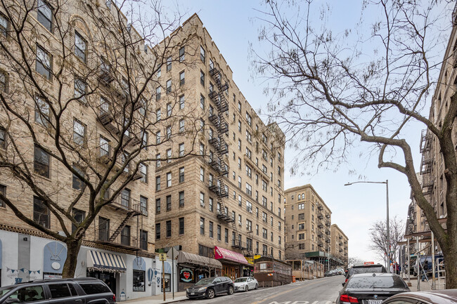 821-827 W 181st St in New York, NY - Foto de edificio - Building Photo