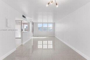 17890 W Dixie Hwy in North Miami Beach, FL - Building Photo