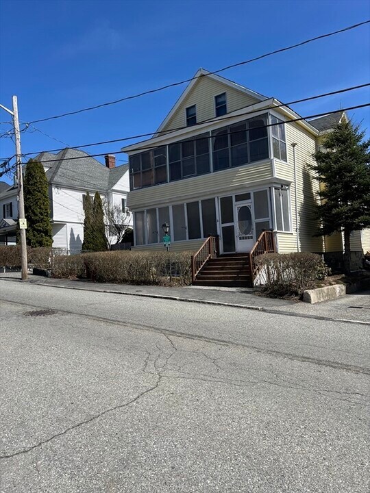 84 Gates St in Lowell, MA - Building Photo