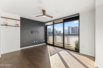 200 W Portland St in Phoenix, AZ - Building Photo - Building Photo