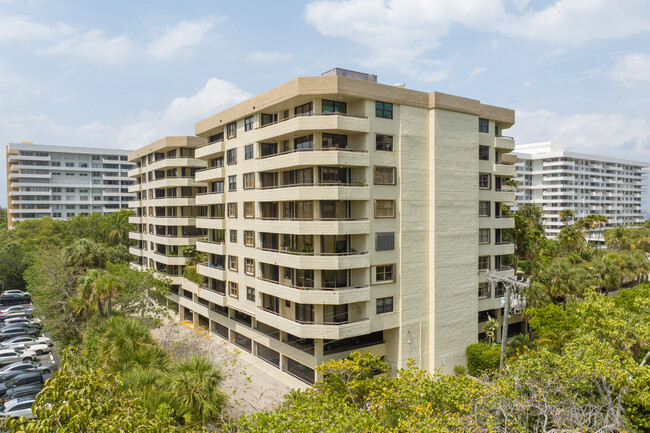 Ocean Lane Plaza in Key Biscayne, FL - Building Photo - Building Photo