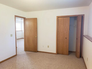 1233 Winston Dr in Edgerton, WI - Building Photo - Building Photo