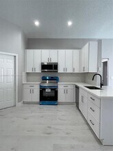 1748 SW 108th Way in Davie, FL - Foto de edificio - Building Photo