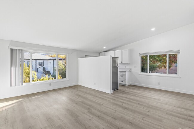 360 S Reeves Dr in Beverly Hills, CA - Foto de edificio - Building Photo