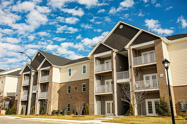 The Grand at Union Cross in Kernersville, NC - Building Photo - Building Photo