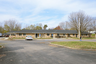 Laynecrest Manor Apartments in Medway, OH - Building Photo - Building Photo