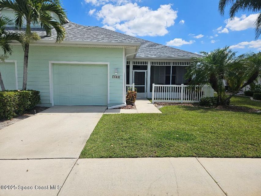 1050 Eleuthera Dr NE in Palm Bay, FL - Foto de edificio