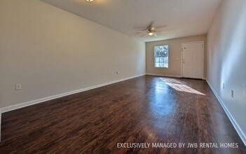 8179 Woods Ave in Jacksonville, FL - Building Photo - Building Photo