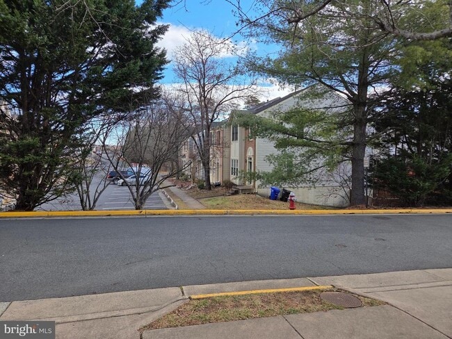 6330 James Harris Way in Centreville, VA - Building Photo - Building Photo