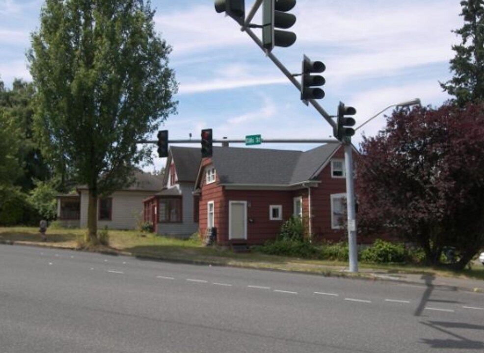 1323 Ellis St in Bellingham, WA - Building Photo