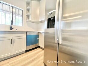 1240 S Bronson Ave in Los Angeles, CA - Building Photo - Building Photo