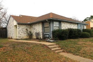 2443 Limestone Dr in Arlington, TX - Building Photo