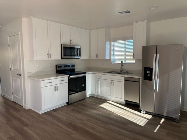 916 W Perdew Ave in Ridgecrest, CA - Building Photo - Building Photo