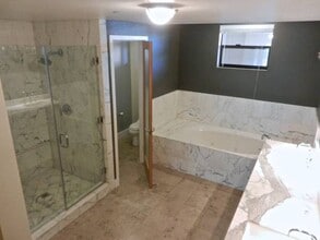 395 E 4th St, Unit 49 in Long Beach, CA - Foto de edificio - Building Photo