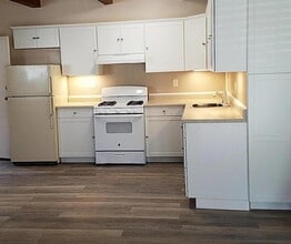 160 Clarendon Rd in Pacifica, CA - Building Photo - Building Photo