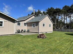 38 4th St S in Pacific Beach, WA - Building Photo - Building Photo