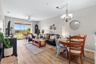 2710 Cypress Trace Cir in Naples, FL - Building Photo