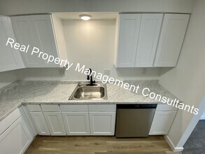 2201 Twin Oaks Dr in Harrisonville, MO - Building Photo - Building Photo