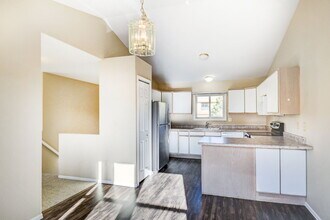 Updated 2-Bed Townhome in Ptarmigan Valley in Colorado Springs, CO - Building Photo - Building Photo