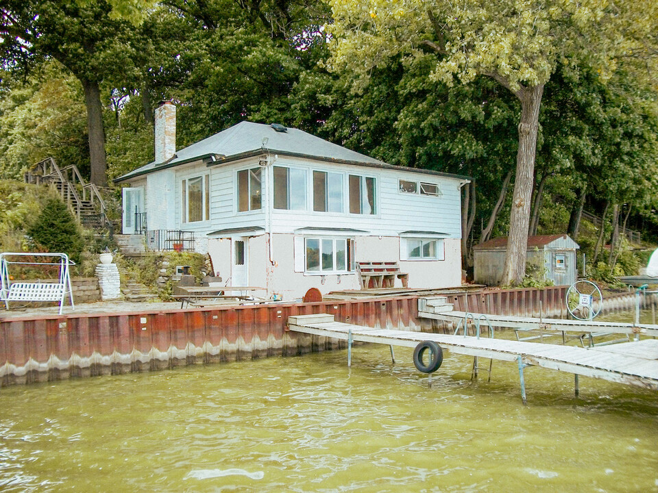 42731 N Woodbine Ave in Antioch, IL - Building Photo