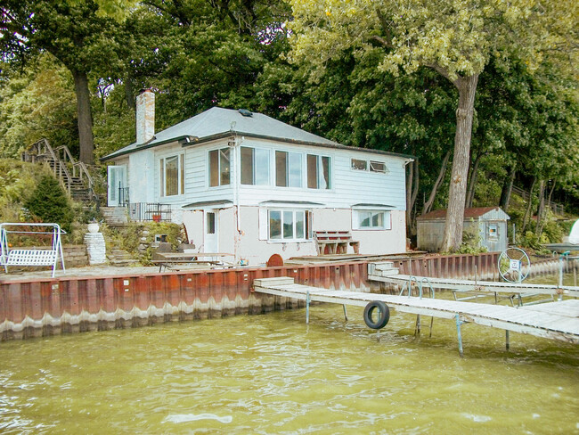 property at 42731 N Woodbine Ave