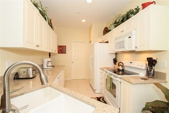 4615 Hawks Nest Dr in Naples, FL - Building Photo - Building Photo